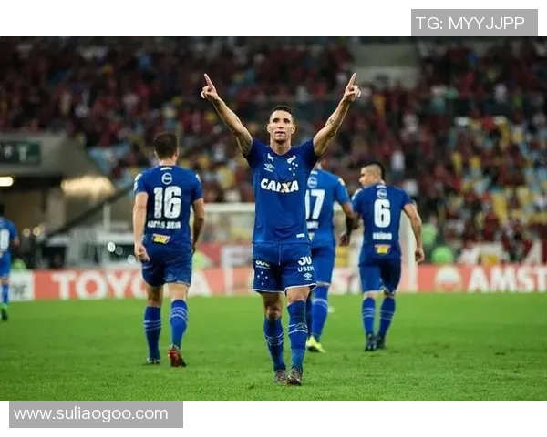 李伟独家解析足球技巧与战术心得分享助你提升球场表现